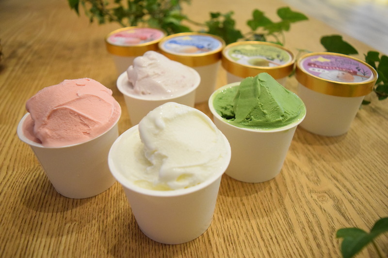 4種類のもっちーアイスクリームの写真
