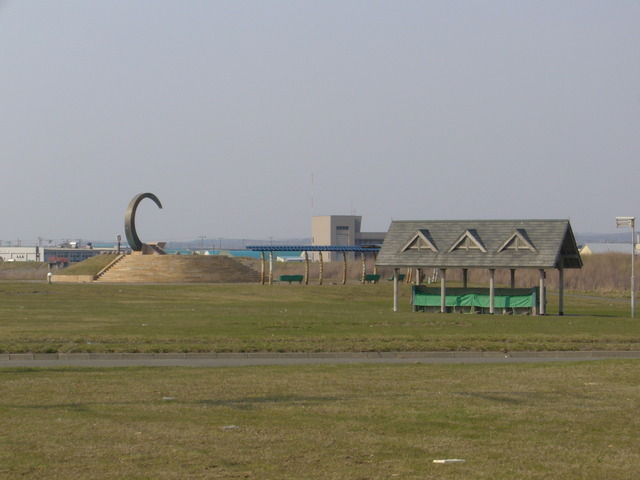 河川公園キャンプ場テント場モニュメントの写真
