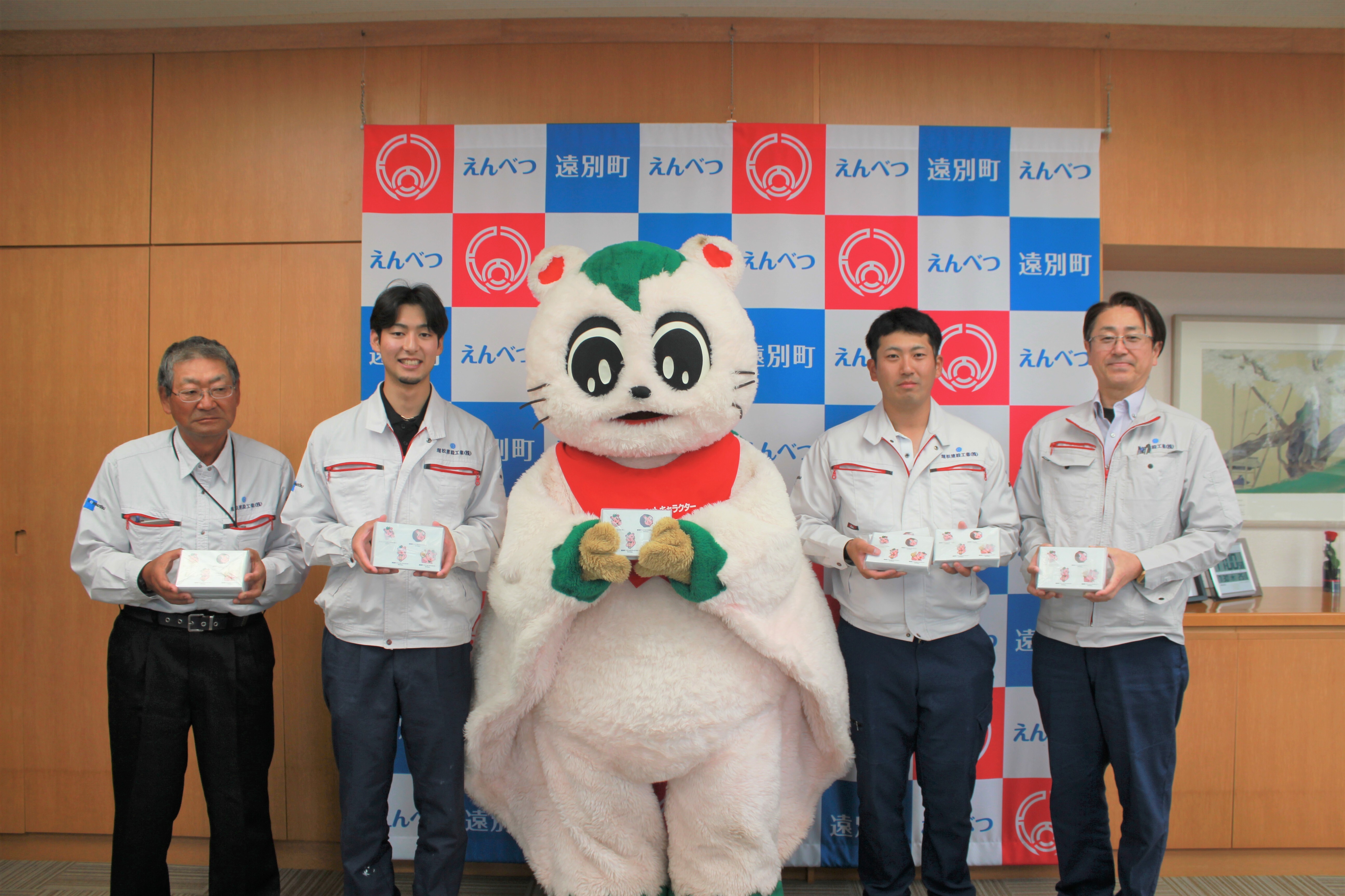 ステッカー寄贈.JPG